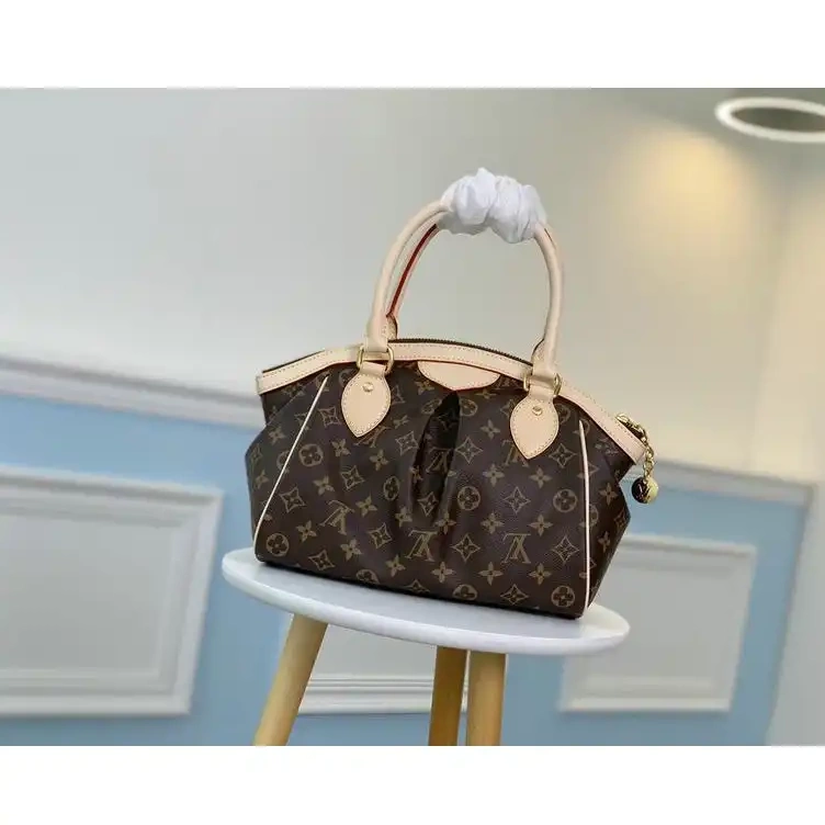 19T1L0212 LV Bags 0821
